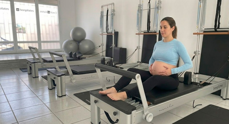 Pilates reformer en el embarazo: qué cambia trimestre a trimestre